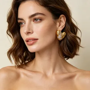 Vintage goldene Herz-Ohrringe mit funkelnden Strasssteinen, elegante Ohrringe für Damen.
