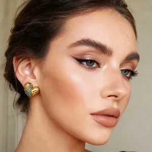 Vintage herzförmige Ohrstecker für Damen vergoldet mit blauen Strasssteinen Modeschmuck