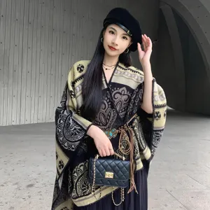 Vrouwen retro kaschmir look sjaal cape mode split open voorkant warme winterkleding outfit.
