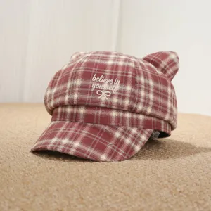 Gorra de cuadros para mujer con orejas de gato bonitas y bordado elegante para el invierno.
