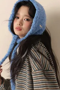 Koreanischer Stil blaue Fleece Ohrenklappe Mütze Detail, warme Strick Kapuze, Wintermütze