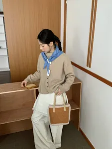 Bufanda triangular de punto a rayas azul y blanca estilo coreano otoño invierno cálido pañuelo