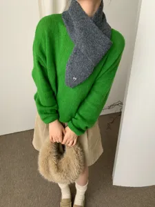 Gemütlicher Woll-Spitzenschal für Damen, warmer Winter-Halswärmer, stylisches Modeaccessoire.
