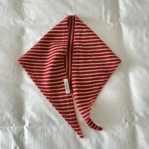 Bufanda triangular de punto a rayas rojas y blancas para mujer, cálida para el invierno.