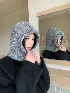Gorro pasamontañas de punto gris para mujer, capucha cálida de invierno con orejeras.