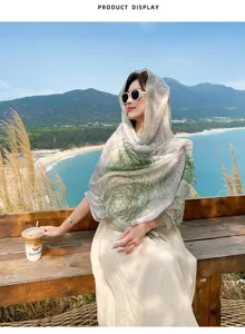 Ethischer Stil bedruckter dünner Sonnenschutz Schal, Strandtuch und Sommerschirm für Damen.