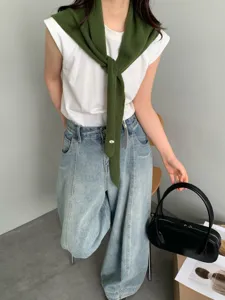 Vista detallada de la bufanda de cinta de lana pura coreana, elegante diseño en capas.