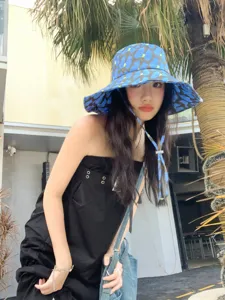 Chapeau bob bleu décontracté d'été avec joli imprimé nœud papillon jaune, chapeau de soleil.