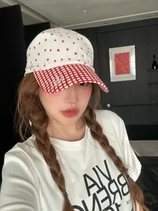 Casquette de baseball d'été style coréen avec étoiles rouges et visière à carreaux.