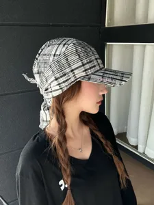 Gorra de béisbol con pañuelo a cuadros negros y blancos para mujer estilo urbano