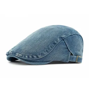 Detaillierte Seitenansicht einer vintage-Waschdenim Schiebermütze mit verstellbarer Metallschnalle.