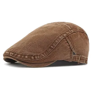 Detailansicht der Vintage-Waschung Jeans Flache Mütze mit Schnalle, braune Schiebermütze.