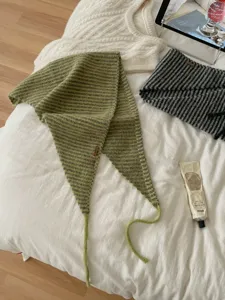 Sciarpa triangolare a maglia a righe stile coreano autunno inverno moda calda copricapo
