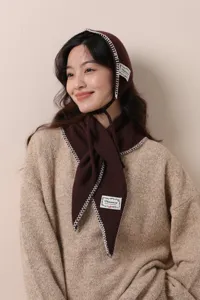 Set sciarpa cappuccio lavorato a maglia marrone donna, cappello caldo e sciarpa triangolare.