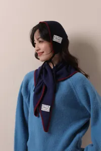 Set cuffia in maglia e sciarpa triangolare, autunno inverno caldo design traforato.