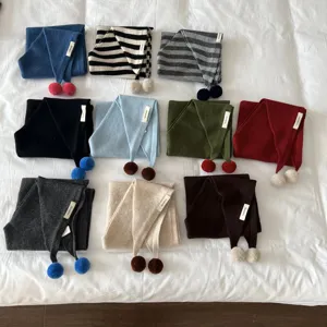 Sciarpa triangolare in maglia 100% lana con pon pon doppi caldi scialle invernale