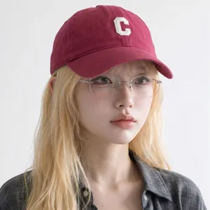 Dunkelrote Baseballkappe mit Stickerei Buchstabe C, stilvoller koreanischer Sonnenschutz.