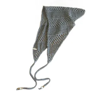 Bandana foulard triangulaire en tricot crochet pour femmes avec liens et perles élégant.