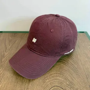 Gorra de béisbol de algodón estilo coreano casual con bordado de letra N y visera.