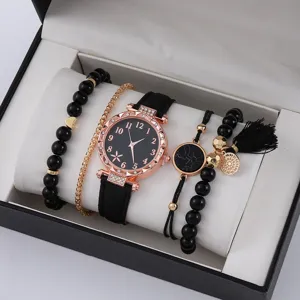 Vista dettagliata di orologio quarzo donna e set bracciale perle nere in scatola regalo.