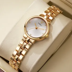 Elegantes Gold Quarzuhr Detailbild, stilvolles Metallarmband, minimalistisches Zifferblatt.