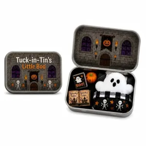 Primer plano detallado de caja de regalo de fantasma de Halloween con peluche y accesorios