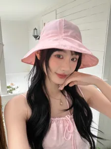 Light pink bucket hat for women, breathable summer sun protection sunhat, quick dry basin hat.