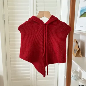 Cagoule en tricot rouge avec cordon, cache-cou chaud d'hiver coupe-vent affiché en détail.