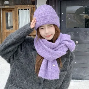 Conjunto de gorro y bufanda de punto morado para mujer invierno cálido exterior con etiqueta metal