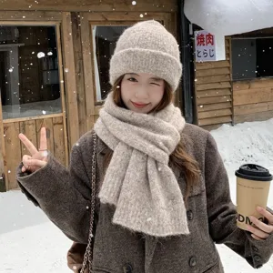 Conjunto de gorro y bufanda de punto de invierno acogedor cálido color sólido casual