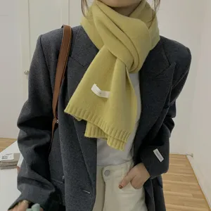 Bufanda de invierno de lana tejida de color sólido para mujer, accesorio de moda cálido.