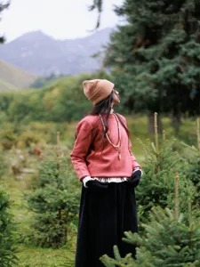 Casual outdoor warm wool knit beanie hat, solid color rolled-edge design for women winter style.