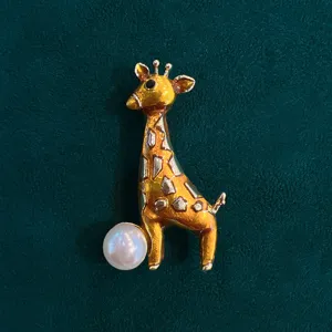 Elegant gold giraffe pearl brooch pin for women clothes coat sweater dress jacket accessories