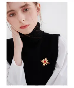 Broche vintage baroque en strass et pierre précieuse rouge élégante épingle manteau mode