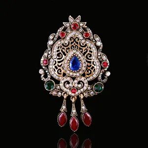 Vintage Baroque Alloy Rhinestone Brooch Luxury Court Palace Style Geometric Hollow Lapel Pin Corsage Overcoat Scarf Buckle For Women Men Jewelry Gift
