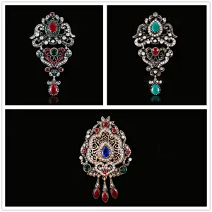 Vintage baroque crystal brooch pin for women elegant clothing accessories versatile fashion jewelry