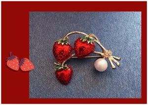 Prachtige rode emaille aardbei broche met parel, zoet bloemdesign voor dameskleding.