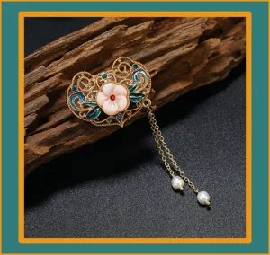 Handgemachte chinesische Perlen Quaste Brosche Blume Legierung Emaille Ruyi Schloss Nadel