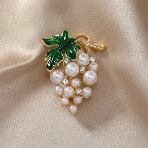Creative Fruit Grape Artificial Pearl Brooch Alloy Rhinestone Enamel Leaf Pin Vintage Sweater Corsage Jewelry Accessories For Women