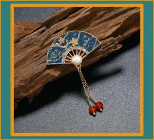 Vintage chinesischer Fächer Brosche mit blauer Emaillierung Perlen Quasten Strass.