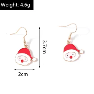 Vista dettagliata degli orecchini Babbo Natale smaltati con misure 3,7 x 2 cm