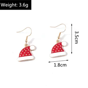 Dettaglio orecchini a cappello di Babbo Natale rossi con misure 1,8 cm di larghezza