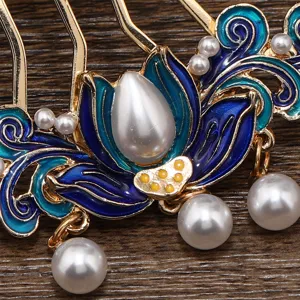 Détail de peigne à cheveux en perles émaillées cloisonnées, accessoire Hanfu vintage.