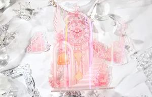 Rosa verträumter Acryl-Anstecker-Displayständer mit Lasereffekt, perfekt für Anime-Schreibtisch.