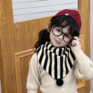 Bufanda triangular de punto a rayas para niños, calentador de cuello de invierno cálido para niños y niñas.