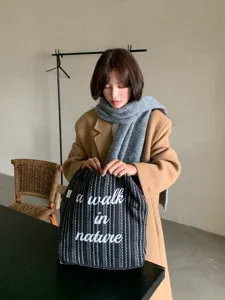 Sac à main fourre-tout rayé en toile avec citation, élégant sac de tous les jours.