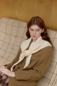 Bufanda triangular de punto estilo coreano, cuello de canalé suave y cálido para otoño.