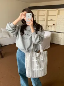 Sac cabas en toile rayée élégant pour femmes, grand sac d'épaule décontracté au quotidien.