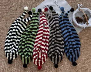 Bufanda triangular de punto a rayas para niños con pompón lindo estilo coreano invierno cálido.