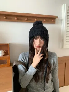 Gorro de punto con pompón estilo coreano para mujer, gorro de lana negro cálido de invierno.